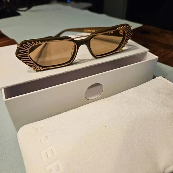 Aperçu x Oumayma | Handmade Limited Edition Removable Palm Clip-  NWOT - Picture 4 of 16